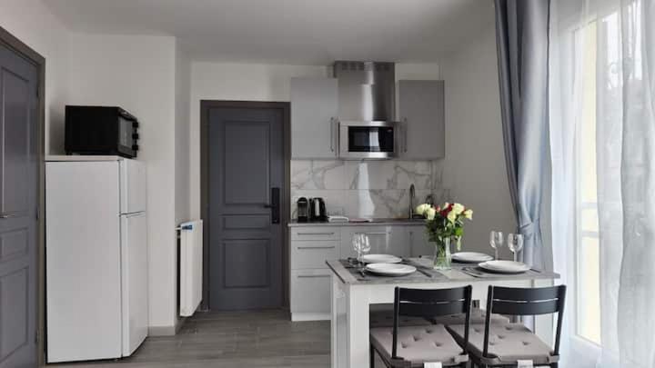 Chambre Privee Pour 4 Personnes En Banlieue Parisienne A Bondy Exterior photo