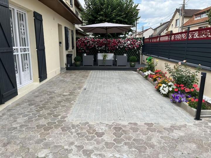 Chambre Privee Pour 4 Personnes En Banlieue Parisienne A Bondy Exterior photo